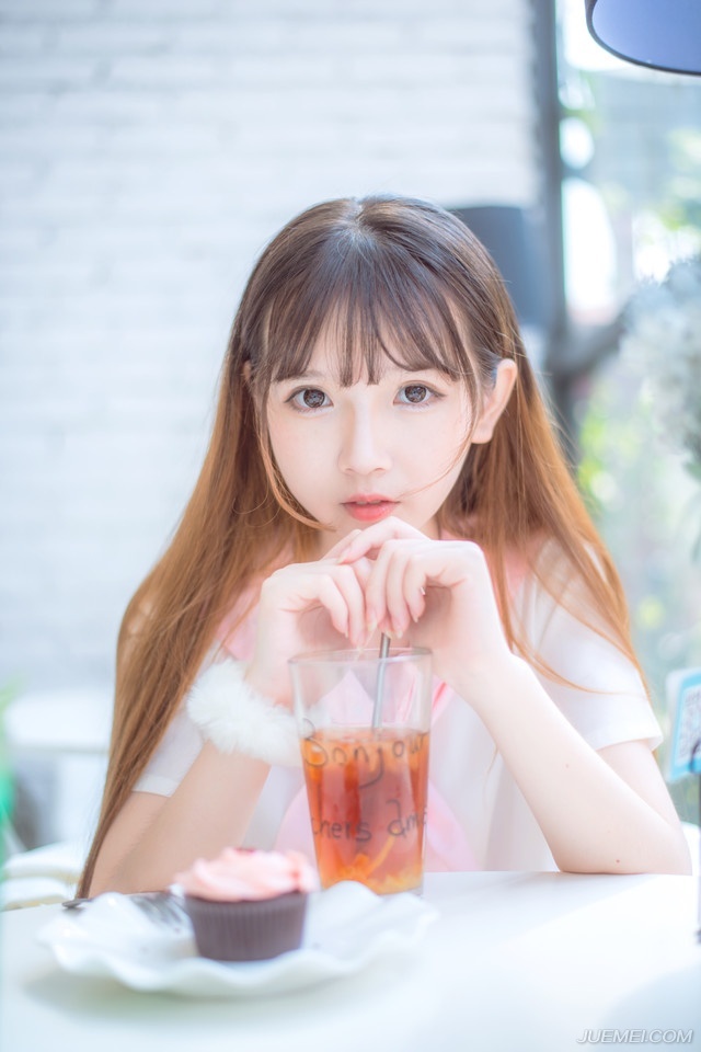 人，真是奇怪，没有外人来证明你，就往往看不出自己的价值。——三毛《撒哈拉的故事》